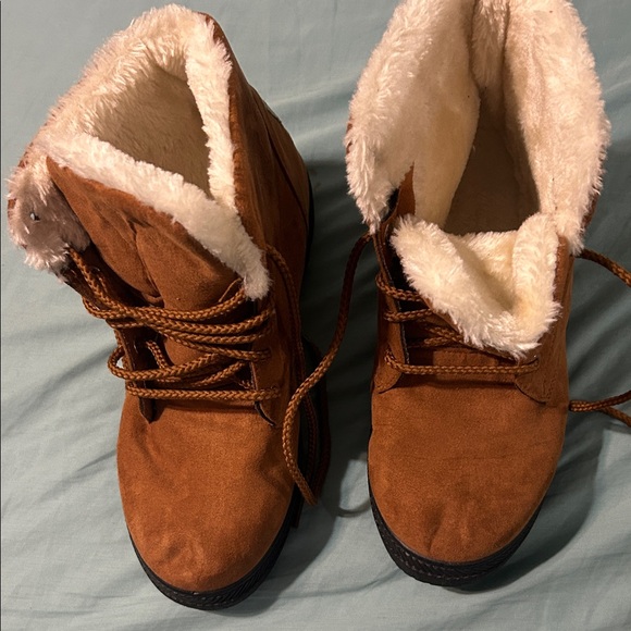 Warm Tan Women's Winter Boots size 40 inside which is size 9. Warm fur inside. - Picture 3 of 11